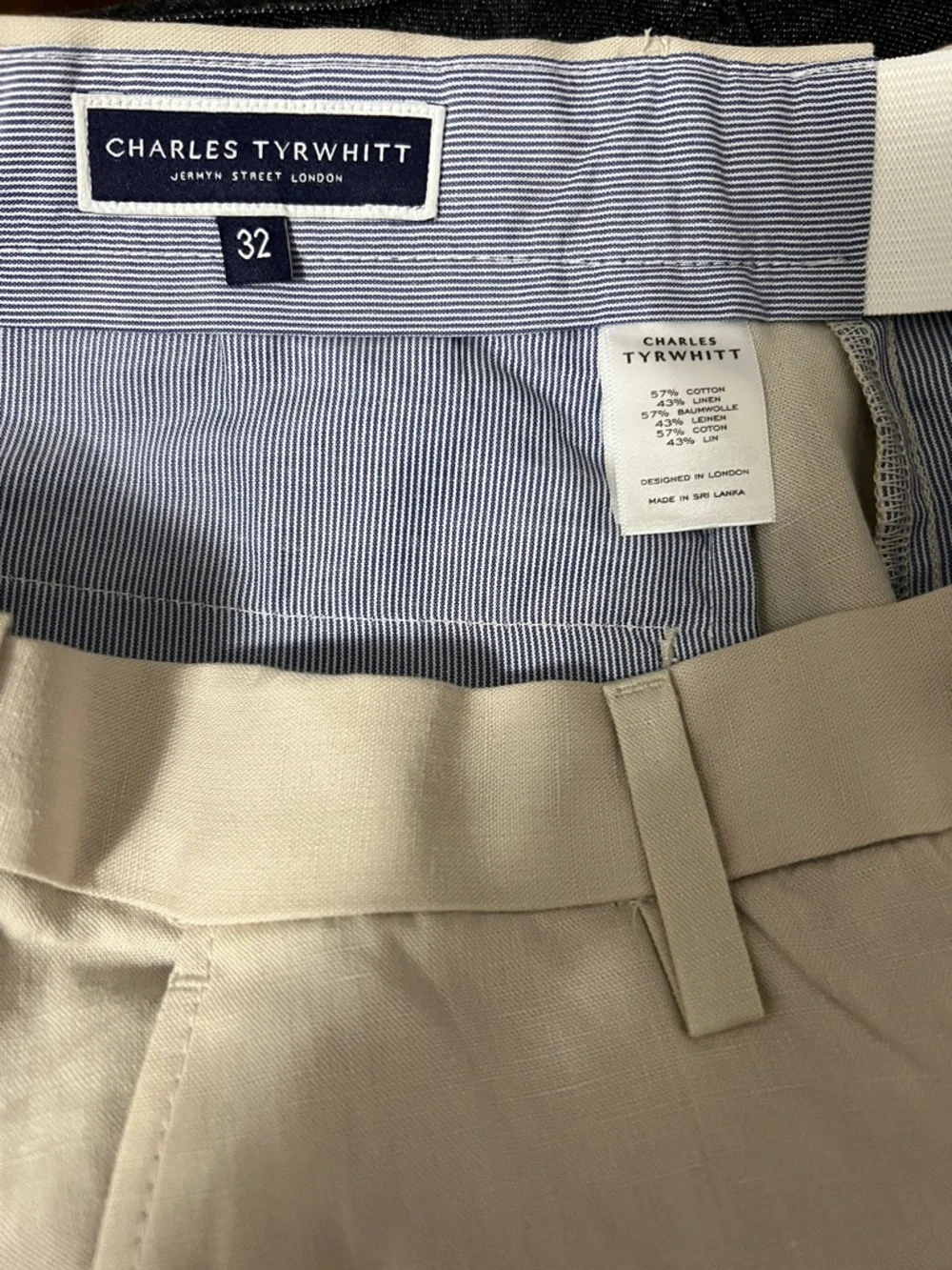 Charles Tyrwhitt Cream Flat-Front Men's Shorts - Picture 3 of 3